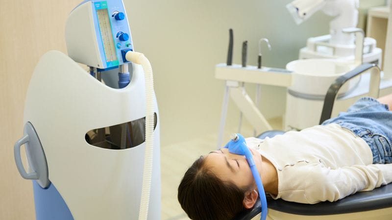 笑気吸入鎮静器